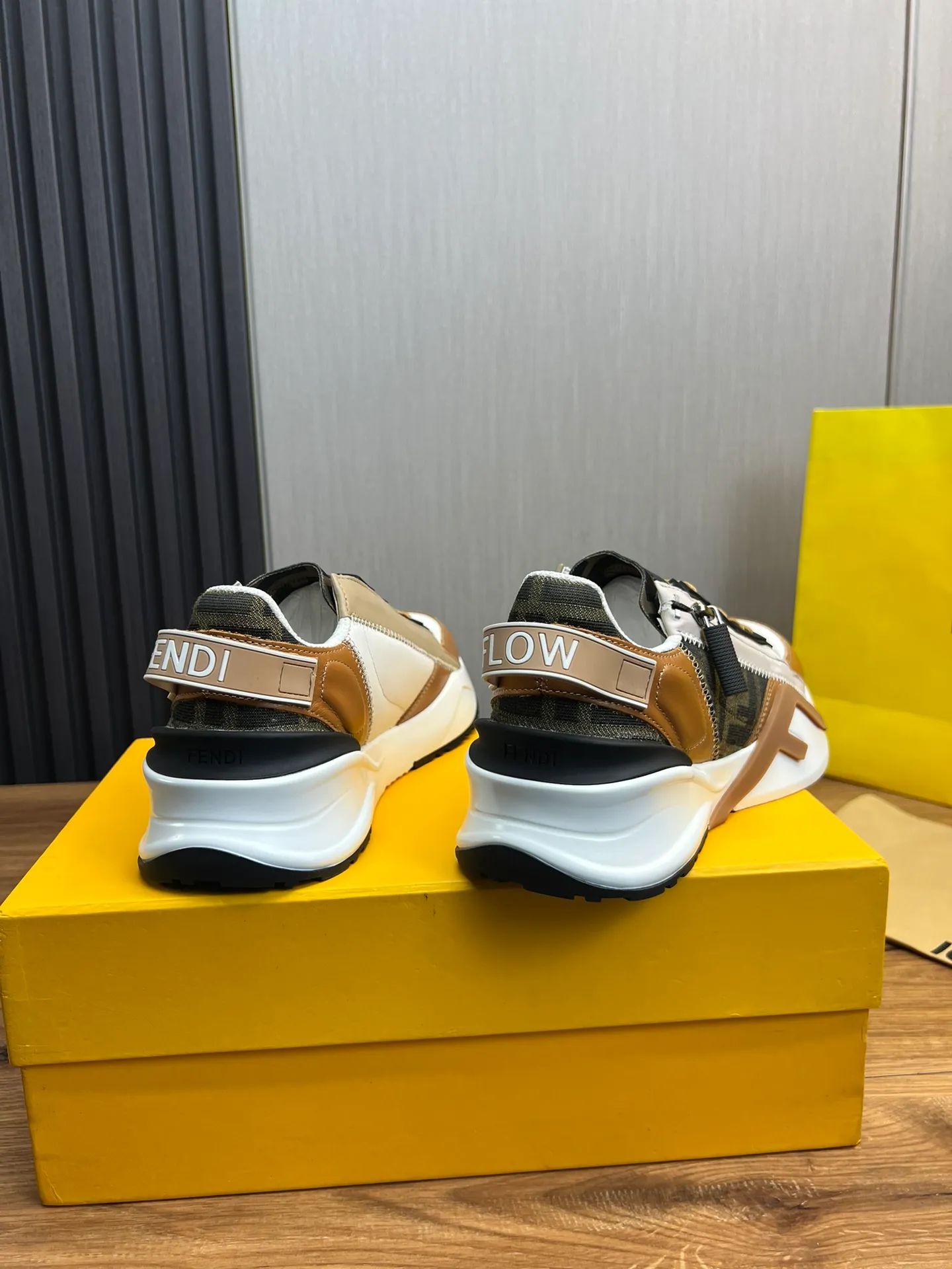 Men's men's shoes💰520💰 Fendi [Fendi] hot style is on the market🔥Fashionable casual men's shoes🔱Made of original brand fly knit fabric. Original cowhide + breathable mesh lining + sheepskin feet. Perfect shape and top quality, you deserve it🔜Original rubber outsole, ultra-light, non-slip and wear-resistant👣 Standard size 38-44